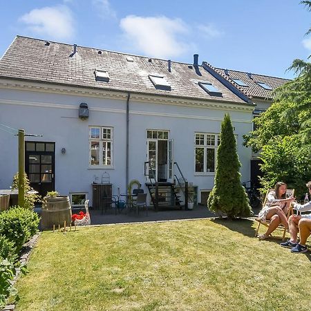 Sweethome Guesthouse Есбер Екстериор снимка