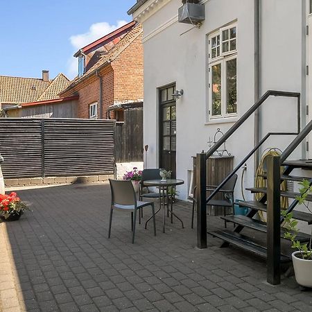 Sweethome Guesthouse Есбер Екстериор снимка