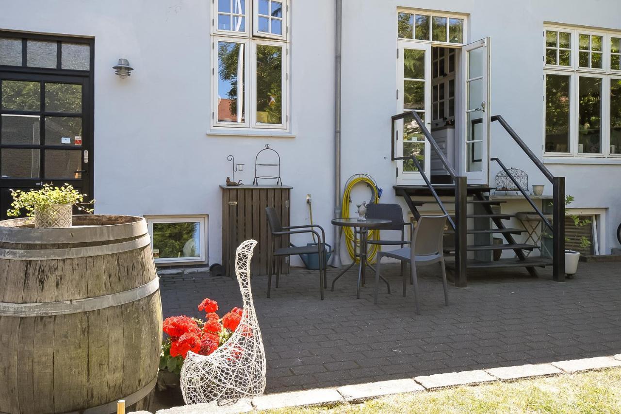 Sweethome Guesthouse Есбер Екстериор снимка