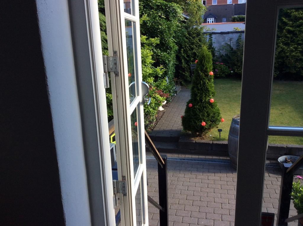 Sweethome Guesthouse Есбер Екстериор снимка