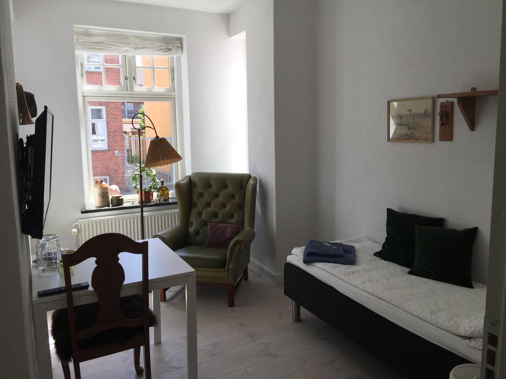 Sweethome Guesthouse Есбер Екстериор снимка