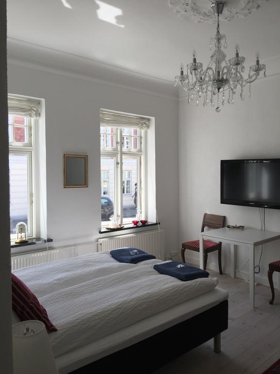 Sweethome Guesthouse Есбер Екстериор снимка