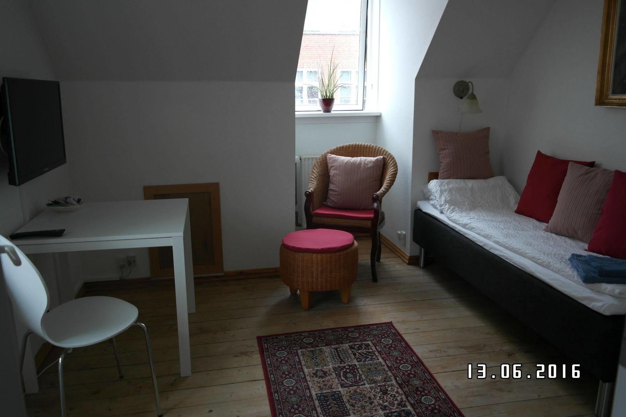 Sweethome Guesthouse Есбер Екстериор снимка