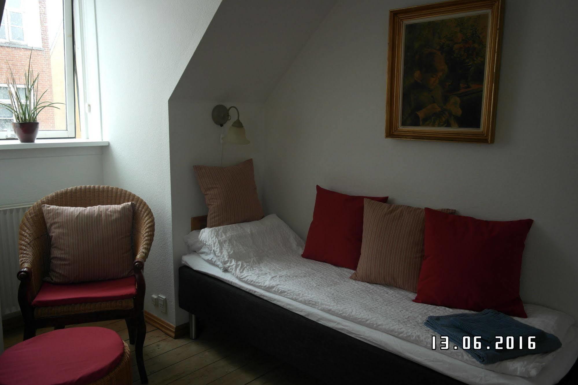 Sweethome Guesthouse Есбер Екстериор снимка