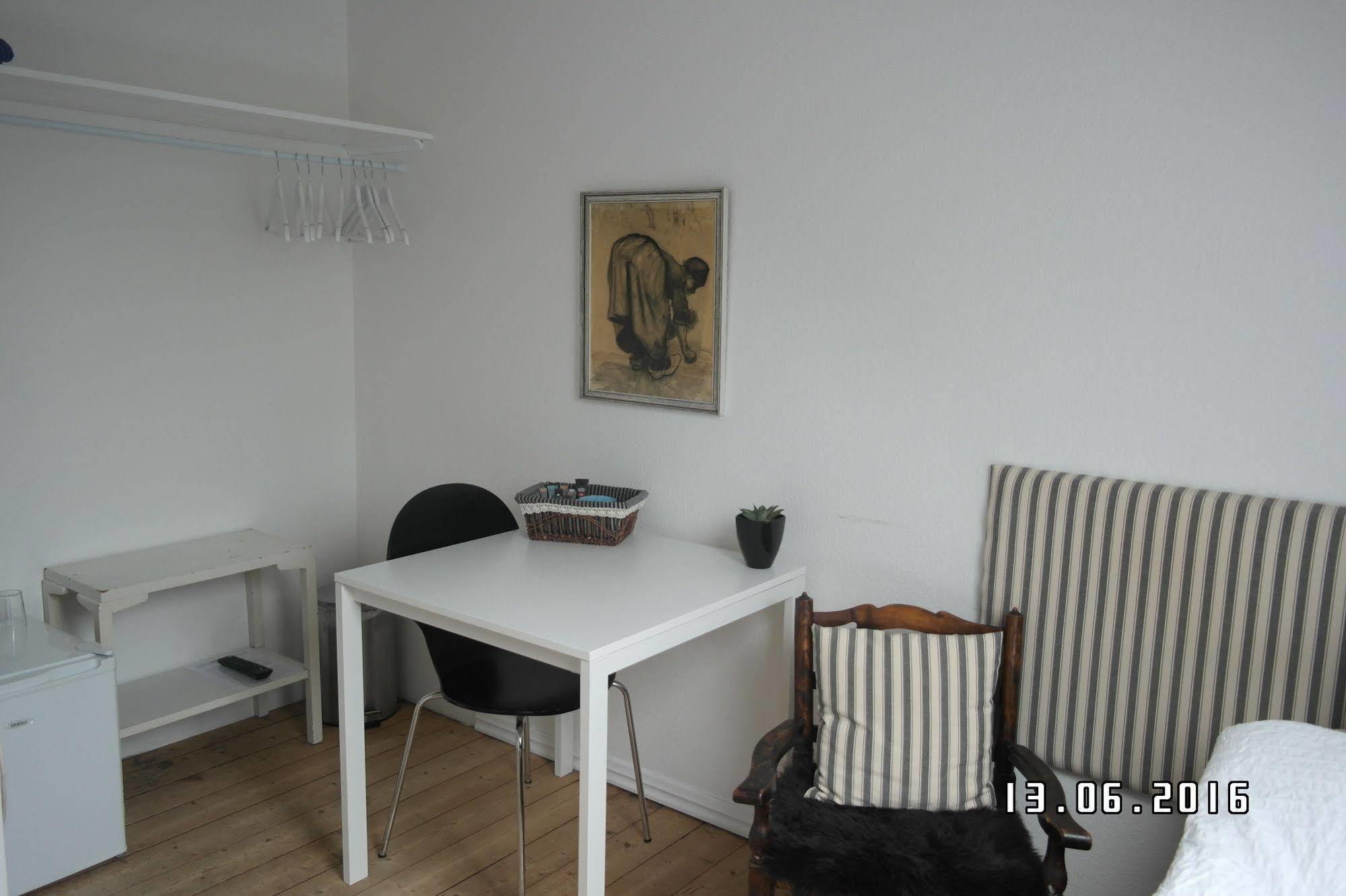 Sweethome Guesthouse Есбер Екстериор снимка