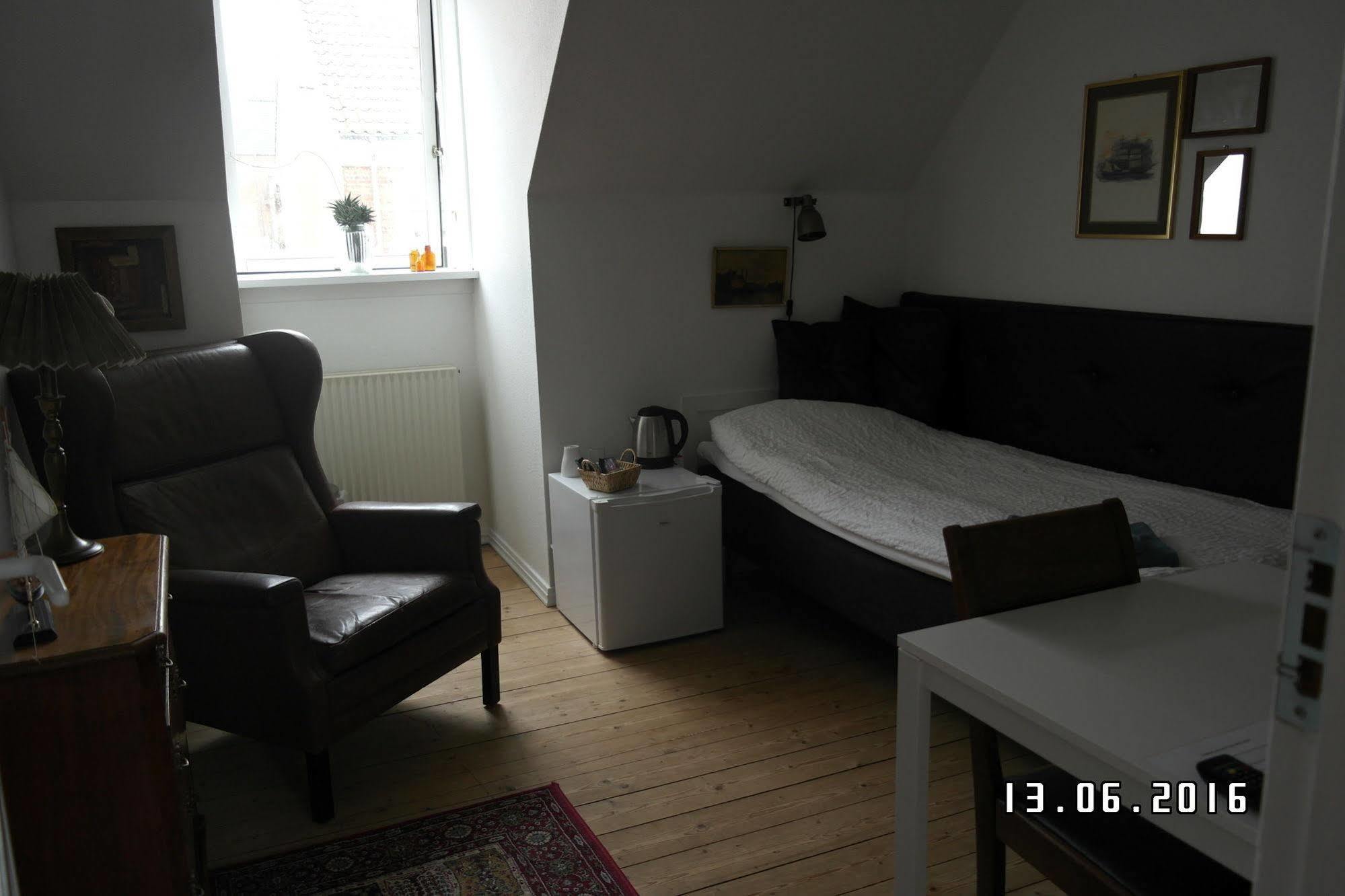 Sweethome Guesthouse Есбер Екстериор снимка
