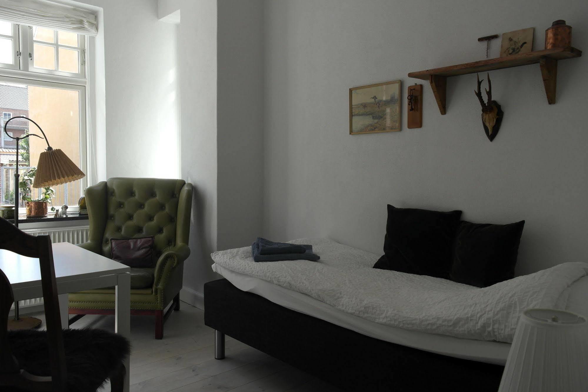 Sweethome Guesthouse Есбер Екстериор снимка